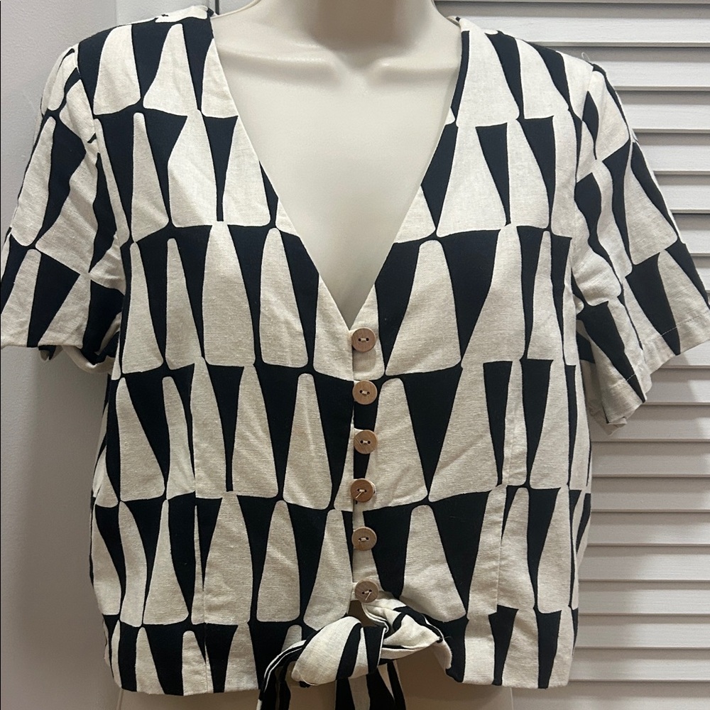 EUC Mason D' AmelieBlack & White Geometric Tie-Front Button Down Blouse